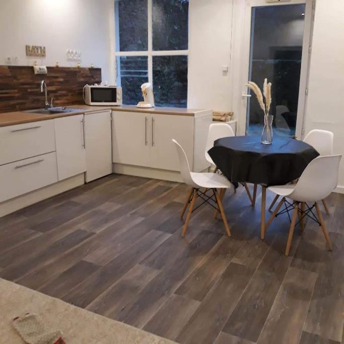 Appartement Agreable Au Centre Wifi แซ็งต์-เลโอนาร์-เดอ-โนบลาต์ ภายนอก รูปภาพ