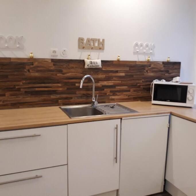 Appartement Agreable Au Centre Wifi แซ็งต์-เลโอนาร์-เดอ-โนบลาต์ ภายนอก รูปภาพ